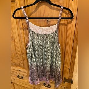 Gimmicks by BKE boho flowy top. Size L.